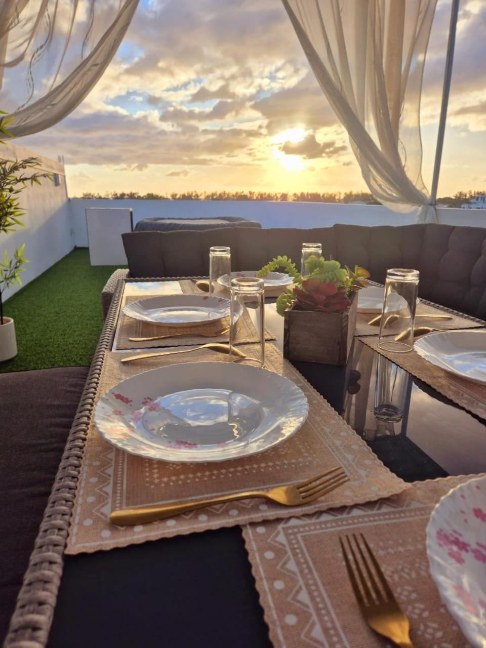 Skyview Apartment- Rooftop Penthouse With Sunset & Sea Views Flic-en-Flacq 外观 照片